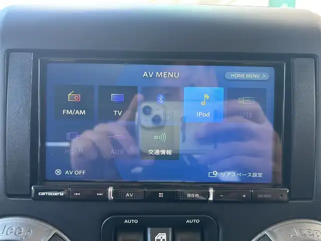 クライスラー・ジープ ジープ ラングラー アンリミテッド スポーツ 愛知県 2016(平28)年 11.5万km 白 ４ＷＤ　社外ナビ　フルセグＴＶ　ＤＶＤ再生　Ｂｌｕｅｔｏｏｔｈ接続　サイド　バックカメラ　デジタルミラー　ドラレコ　ＥＴＣ　クルコン　ダウンヒルアシスト　横滑り防止　背面タイヤ　前後フォグランプ