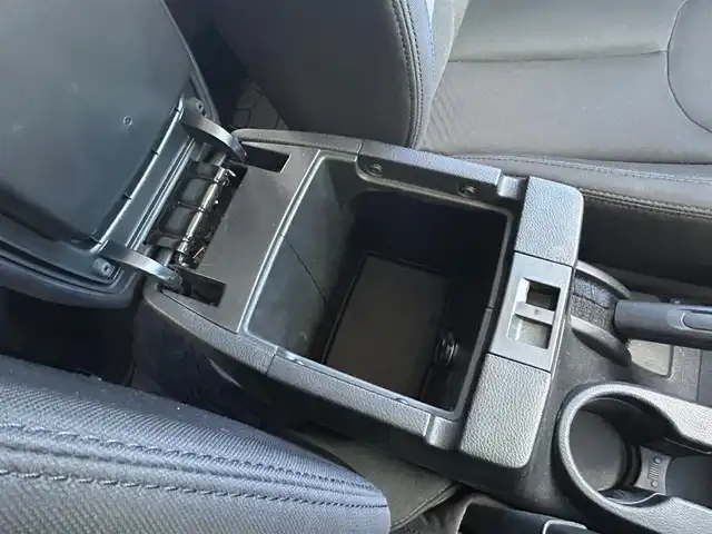 クライスラー・ジープ ジープ ラングラー アンリミテッド スポーツ 愛知県 2016(平28)年 11.5万km 白 ４ＷＤ　社外ナビ　フルセグＴＶ　ＤＶＤ再生　Ｂｌｕｅｔｏｏｔｈ接続　サイド　バックカメラ　デジタルミラー　ドラレコ　ＥＴＣ　クルコン　ダウンヒルアシスト　横滑り防止　背面タイヤ　前後フォグランプ