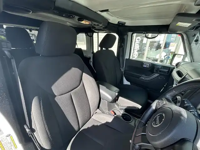 クライスラー・ジープ ジープ ラングラー アンリミテッド スポーツ 愛知県 2016(平28)年 11.5万km 白 ４ＷＤ　社外ナビ　フルセグＴＶ　ＤＶＤ再生　Ｂｌｕｅｔｏｏｔｈ接続　サイド　バックカメラ　デジタルミラー　ドラレコ　ＥＴＣ　クルコン　ダウンヒルアシスト　横滑り防止　背面タイヤ　前後フォグランプ