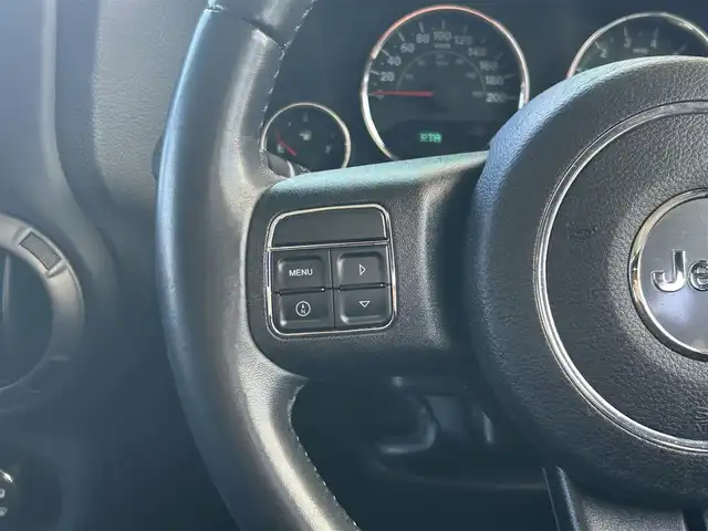 クライスラー・ジープ ジープ ラングラー アンリミテッド スポーツ 愛知県 2016(平28)年 11.5万km 白 ４ＷＤ　社外ナビ　フルセグＴＶ　ＤＶＤ再生　Ｂｌｕｅｔｏｏｔｈ接続　サイド　バックカメラ　デジタルミラー　ドラレコ　ＥＴＣ　クルコン　ダウンヒルアシスト　横滑り防止　背面タイヤ　前後フォグランプ