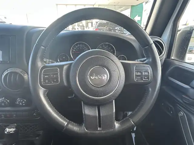 クライスラー・ジープ ジープ ラングラー アンリミテッド スポーツ 愛知県 2016(平28)年 11.5万km 白 ４ＷＤ　社外ナビ　フルセグＴＶ　ＤＶＤ再生　Ｂｌｕｅｔｏｏｔｈ接続　サイド　バックカメラ　デジタルミラー　ドラレコ　ＥＴＣ　クルコン　ダウンヒルアシスト　横滑り防止　背面タイヤ　前後フォグランプ