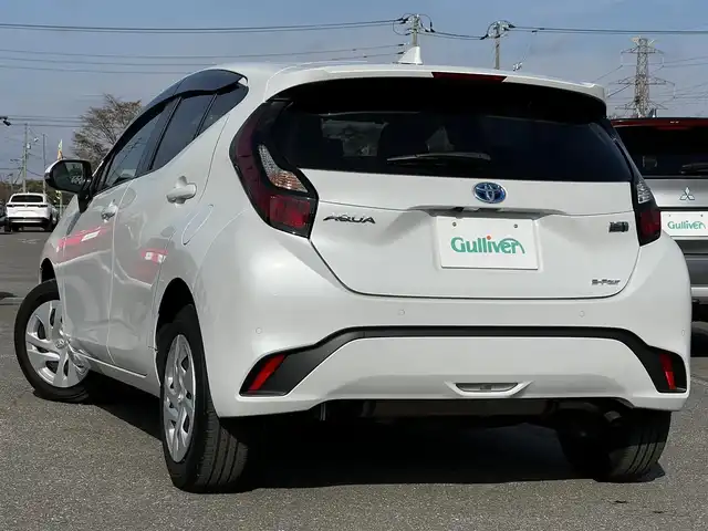 トヨタ アクア G 道央・札幌 2023(令5)年 4.1万km プラチナホワイトパールマイカ ４WD/純正メモリーナビ/AM/FM/BT/コンフォートパッケージ/トヨタセーフティセンス/衝突被害軽減ブレーキ/横滑り防止装置/レーダークルーズコントロール/レーンキープアシスト/クリアランスソナー/ブラインドスポットモニター/バックカメラ/サイドカメラ/フロントカメラ/全方位カメラ/アラウンドビューモニター/ビルトインETC/アイドリングストップ/DRIVEMODE/EVMODE/前席シートヒーター/革巻きステアリング/ステアリングリモコン/ハンドルヒーター/AC100V/プッシュスタート/スマートキー/LEDヘッドライト/オートライト/オートマチックハイビーム/フォグランプ/ヘッドライトレベライザー/電動格納ミラー/ヒーテッドドアミラー/ウィンカーミラー/純正フロアマット/ドアバイザー