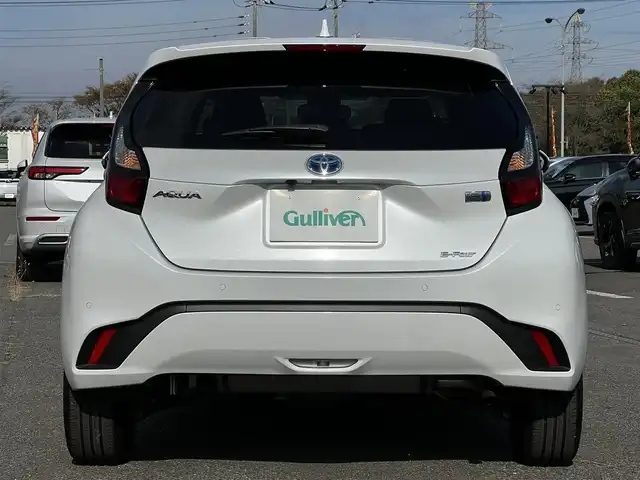 トヨタ アクア G 道央・札幌 2023(令5)年 4.1万km プラチナホワイトパールマイカ ４WD/純正メモリーナビ/AM/FM/BT/コンフォートパッケージ/トヨタセーフティセンス/衝突被害軽減ブレーキ/横滑り防止装置/レーダークルーズコントロール/レーンキープアシスト/クリアランスソナー/ブラインドスポットモニター/バックカメラ/サイドカメラ/フロントカメラ/全方位カメラ/アラウンドビューモニター/ビルトインETC/アイドリングストップ/DRIVEMODE/EVMODE/前席シートヒーター/革巻きステアリング/ステアリングリモコン/ハンドルヒーター/AC100V/プッシュスタート/スマートキー/LEDヘッドライト/オートライト/オートマチックハイビーム/フォグランプ/ヘッドライトレベライザー/電動格納ミラー/ヒーテッドドアミラー/ウィンカーミラー/純正フロアマット/ドアバイザー