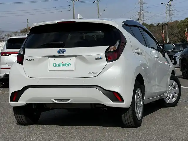 トヨタ アクア G 道央・札幌 2023(令5)年 4.1万km プラチナホワイトパールマイカ ４WD/純正メモリーナビ/AM/FM/BT/コンフォートパッケージ/トヨタセーフティセンス/衝突被害軽減ブレーキ/横滑り防止装置/レーダークルーズコントロール/レーンキープアシスト/クリアランスソナー/ブラインドスポットモニター/バックカメラ/サイドカメラ/フロントカメラ/全方位カメラ/アラウンドビューモニター/ビルトインETC/アイドリングストップ/DRIVEMODE/EVMODE/前席シートヒーター/革巻きステアリング/ステアリングリモコン/ハンドルヒーター/AC100V/プッシュスタート/スマートキー/LEDヘッドライト/オートライト/オートマチックハイビーム/フォグランプ/ヘッドライトレベライザー/電動格納ミラー/ヒーテッドドアミラー/ウィンカーミラー/純正フロアマット/ドアバイザー