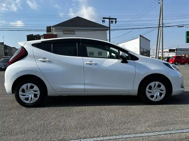 トヨタ アクア G 道央・札幌 2023(令5)年 4.1万km プラチナホワイトパールマイカ ４WD/純正メモリーナビ/AM/FM/BT/コンフォートパッケージ/トヨタセーフティセンス/衝突被害軽減ブレーキ/横滑り防止装置/レーダークルーズコントロール/レーンキープアシスト/クリアランスソナー/ブラインドスポットモニター/バックカメラ/サイドカメラ/フロントカメラ/全方位カメラ/アラウンドビューモニター/ビルトインETC/アイドリングストップ/DRIVEMODE/EVMODE/前席シートヒーター/革巻きステアリング/ステアリングリモコン/ハンドルヒーター/AC100V/プッシュスタート/スマートキー/LEDヘッドライト/オートライト/オートマチックハイビーム/フォグランプ/ヘッドライトレベライザー/電動格納ミラー/ヒーテッドドアミラー/ウィンカーミラー/純正フロアマット/ドアバイザー