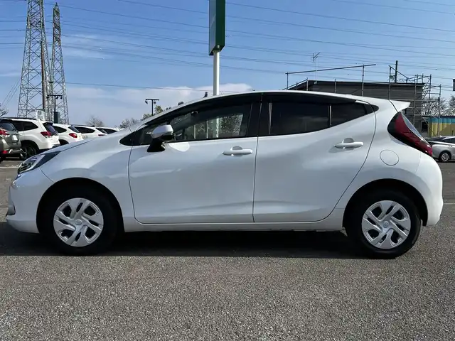 トヨタ アクア G 道央・札幌 2023(令5)年 4.1万km プラチナホワイトパールマイカ ４WD/純正メモリーナビ/AM/FM/BT/コンフォートパッケージ/トヨタセーフティセンス/衝突被害軽減ブレーキ/横滑り防止装置/レーダークルーズコントロール/レーンキープアシスト/クリアランスソナー/ブラインドスポットモニター/バックカメラ/サイドカメラ/フロントカメラ/全方位カメラ/アラウンドビューモニター/ビルトインETC/アイドリングストップ/DRIVEMODE/EVMODE/前席シートヒーター/革巻きステアリング/ステアリングリモコン/ハンドルヒーター/AC100V/プッシュスタート/スマートキー/LEDヘッドライト/オートライト/オートマチックハイビーム/フォグランプ/ヘッドライトレベライザー/電動格納ミラー/ヒーテッドドアミラー/ウィンカーミラー/純正フロアマット/ドアバイザー