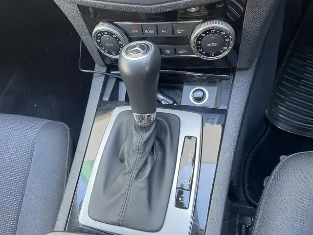 メルセデス・ベンツ Ｃ２００ CGI Bエフィシェンシー 福岡県 2011(平23)年 5.1万km カルサイトホワイト ワンオーナー/純正HDDナビ/（AM/FM/CD/DVD/ミュージックサーバー/Bluetooth/ワンセグTV）/クルーズコントロール/ハンズフリー/パワーシート（運転席/助手席）/オートライト/フォグランプ/電格ミラー/ETC/ドライブレコーダー前後（SD無し）/純正フロアマット/純正アルミホイール/バックカメラ/保証書/取扱説明書/スペアキー×１