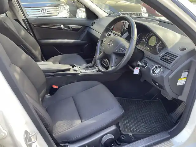 メルセデス・ベンツ Ｃ２００ CGI Bエフィシェンシー 福岡県 2011(平23)年 5.1万km カルサイトホワイト ワンオーナー/純正HDDナビ/（AM/FM/CD/DVD/ミュージックサーバー/Bluetooth/ワンセグTV）/クルーズコントロール/ハンズフリー/パワーシート（運転席/助手席）/オートライト/フォグランプ/電格ミラー/ETC/ドライブレコーダー前後（SD無し）/純正フロアマット/純正アルミホイール/バックカメラ/保証書/取扱説明書/スペアキー×１