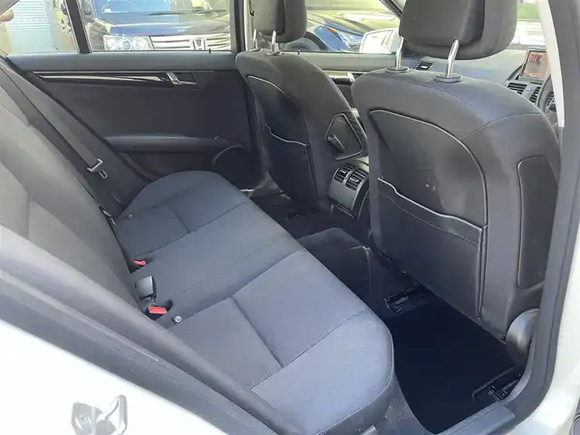 メルセデス・ベンツ Ｃ２００ CGI Bエフィシェンシー 福岡県 2011(平23)年 5.1万km カルサイトホワイト ワンオーナー/純正HDDナビ/（AM/FM/CD/DVD/ミュージックサーバー/Bluetooth/ワンセグTV）/クルーズコントロール/ハンズフリー/パワーシート（運転席/助手席）/オートライト/フォグランプ/電格ミラー/ETC/ドライブレコーダー前後（SD無し）/純正フロアマット/純正アルミホイール/バックカメラ/保証書/取扱説明書/スペアキー×１