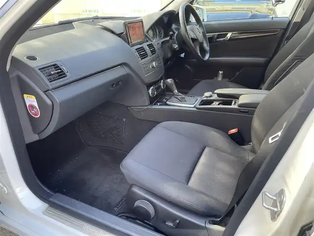 メルセデス・ベンツ Ｃ２００ CGI Bエフィシェンシー 福岡県 2011(平23)年 5.1万km カルサイトホワイト ワンオーナー/純正HDDナビ/（AM/FM/CD/DVD/ミュージックサーバー/Bluetooth/ワンセグTV）/クルーズコントロール/ハンズフリー/パワーシート（運転席/助手席）/オートライト/フォグランプ/電格ミラー/ETC/ドライブレコーダー前後（SD無し）/純正フロアマット/純正アルミホイール/バックカメラ/保証書/取扱説明書/スペアキー×１