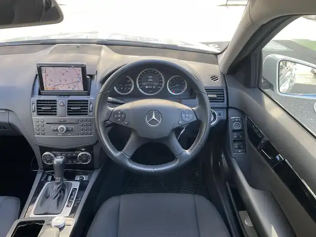 メルセデス・ベンツ Ｃ２００ CGI Bエフィシェンシー 福岡県 2011(平23)年 5.1万km カルサイトホワイト ワンオーナー/純正HDDナビ/（AM/FM/CD/DVD/ミュージックサーバー/Bluetooth/ワンセグTV）/クルーズコントロール/ハンズフリー/パワーシート（運転席/助手席）/オートライト/フォグランプ/電格ミラー/ETC/ドライブレコーダー前後（SD無し）/純正フロアマット/純正アルミホイール/バックカメラ/保証書/取扱説明書/スペアキー×１