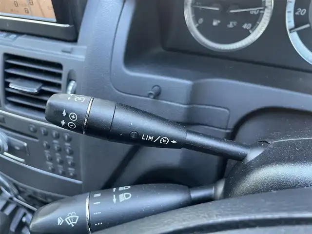 メルセデス・ベンツ Ｃ２００ CGI Bエフィシェンシー 福岡県 2011(平23)年 5.1万km カルサイトホワイト ワンオーナー/純正HDDナビ/（AM/FM/CD/DVD/ミュージックサーバー/Bluetooth/ワンセグTV）/クルーズコントロール/ハンズフリー/パワーシート（運転席/助手席）/オートライト/フォグランプ/電格ミラー/ETC/ドライブレコーダー前後（SD無し）/純正フロアマット/純正アルミホイール/バックカメラ/保証書/取扱説明書/スペアキー×１