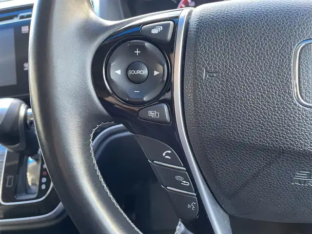 ホンダ オデッセイ アブソルート EX 大阪府 2014(平26)年 10.5万km ホワイトオーキッドパール (株)IDOMが運営する【じしゃロン東大阪店】の自社ローン専用車両になりますこちらは現金またはオートローンご利用時の価格です。自社ローンご希望の方は別途その旨お申付け下さい/社外18インチAW【RAYS】/TEIN車高調/社外フロントグリル/純正インターナビ/【フルセグTV/Bluetooth/CD/DVD】/全方囲カメラ/バックカメラ/後席用フリップダウンモニター/LEDへッドライト/両側パワースライドドア/クルーズコントロール/パドルシフト/アイドリングストップ/ビルトインETC/HDMI/電動格納ミラー/プッシュスタート＆スマートキー/ステアリングスイッチ/本革巻きステアリング/純正フロアマット/純正ドアバイザー/横滑り防止/盗難防止装置/取説（車両・ナビ）＆保証書/スペアスマートキー