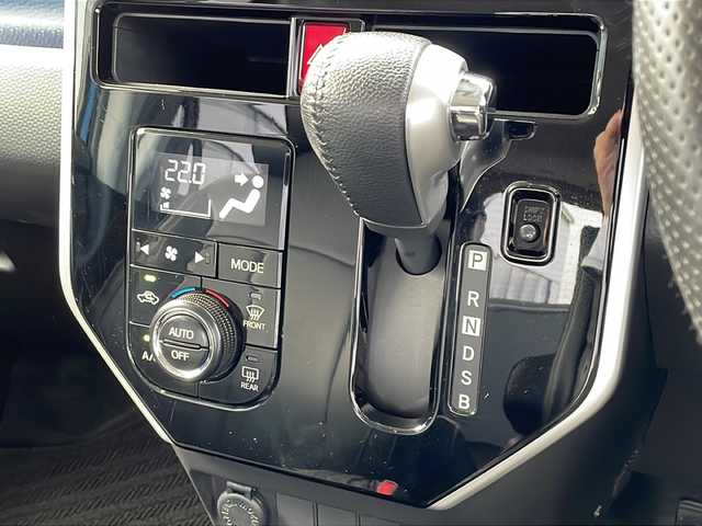 トヨタ ルーミー カスタムG 新潟県 2018(平30)年 6.8万km レーザーブルークリスタルシャイン 純正9インチナビ/(Bluetooth/AM/FM/CD/DVD)/フルセグTV/レーダークルーズコントロール/両側パワースライドドア/衝突軽減システム/バックカメラ/4WD/LEDヘッドライト/純正AW付タイヤ/純正フロアマット/コーナーセンサー/ETC/ステアリングスイッチ/レザー調シートカバー