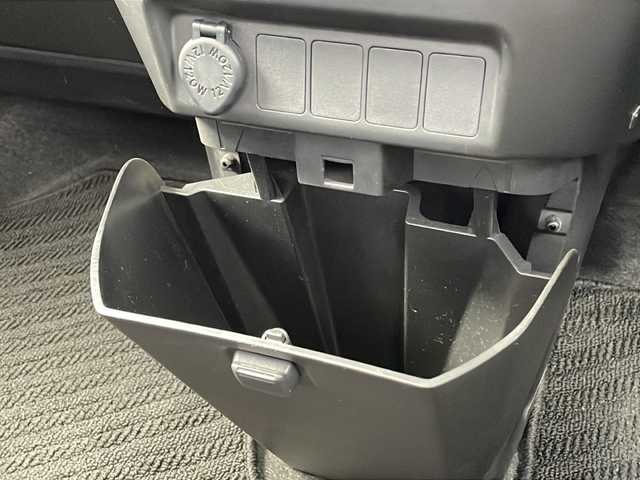 トヨタ ルーミー カスタムG 新潟県 2018(平30)年 6.8万km レーザーブルークリスタルシャイン 純正9インチナビ/(Bluetooth/AM/FM/CD/DVD)/フルセグTV/レーダークルーズコントロール/両側パワースライドドア/衝突軽減システム/バックカメラ/4WD/LEDヘッドライト/純正AW付タイヤ/純正フロアマット/コーナーセンサー/ETC/ステアリングスイッチ/レザー調シートカバー