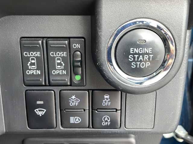 トヨタ ルーミー カスタムG 新潟県 2018(平30)年 6.8万km レーザーブルークリスタルシャイン 純正9インチナビ/(Bluetooth/AM/FM/CD/DVD)/フルセグTV/レーダークルーズコントロール/両側パワースライドドア/衝突軽減システム/バックカメラ/4WD/LEDヘッドライト/純正AW付タイヤ/純正フロアマット/コーナーセンサー/ETC/ステアリングスイッチ/レザー調シートカバー