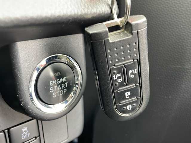 トヨタ ルーミー カスタムG 新潟県 2018(平30)年 6.8万km レーザーブルークリスタルシャイン 純正9インチナビ/(Bluetooth/AM/FM/CD/DVD)/フルセグTV/レーダークルーズコントロール/両側パワースライドドア/衝突軽減システム/バックカメラ/4WD/LEDヘッドライト/純正AW付タイヤ/純正フロアマット/コーナーセンサー/ETC/ステアリングスイッチ/レザー調シートカバー