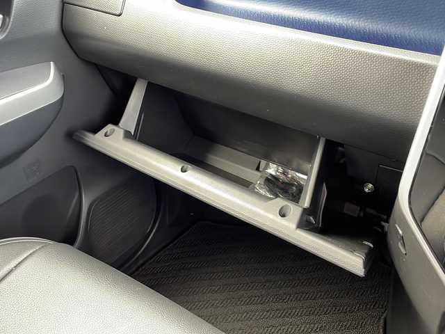 トヨタ ルーミー カスタムG 新潟県 2018(平30)年 6.8万km レーザーブルークリスタルシャイン 純正9インチナビ/(Bluetooth/AM/FM/CD/DVD)/フルセグTV/レーダークルーズコントロール/両側パワースライドドア/衝突軽減システム/バックカメラ/4WD/LEDヘッドライト/純正AW付タイヤ/純正フロアマット/コーナーセンサー/ETC/ステアリングスイッチ/レザー調シートカバー