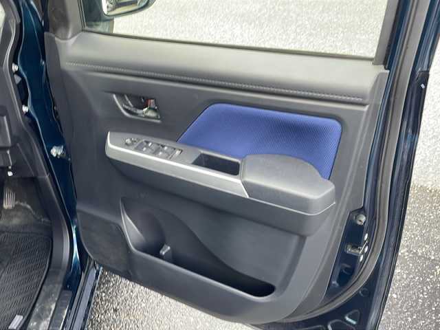 トヨタ ルーミー カスタムG 新潟県 2018(平30)年 6.8万km レーザーブルークリスタルシャイン 純正9インチナビ/(Bluetooth/AM/FM/CD/DVD)/フルセグTV/レーダークルーズコントロール/両側パワースライドドア/衝突軽減システム/バックカメラ/4WD/LEDヘッドライト/純正AW付タイヤ/純正フロアマット/コーナーセンサー/ETC/ステアリングスイッチ/レザー調シートカバー