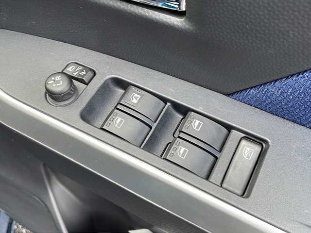 トヨタ ルーミー カスタムG 新潟県 2018(平30)年 6.8万km レーザーブルークリスタルシャイン 純正9インチナビ/(Bluetooth/AM/FM/CD/DVD)/フルセグTV/レーダークルーズコントロール/両側パワースライドドア/衝突軽減システム/バックカメラ/4WD/LEDヘッドライト/純正AW付タイヤ/純正フロアマット/コーナーセンサー/ETC/ステアリングスイッチ/レザー調シートカバー