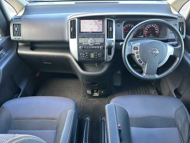 日産 セレナ ハイウェイスター VエアロセレHDD 群馬県 2010(平22)年 12.2万km ダイヤモンドシルバー 純正HDDナビ/（CD/DVD/AUX）/フルセグTV/バックカメラ/両側パワースライドドア/AC100V/スマートキー/電動格納ミラー/純正AW/HID/FOG/オートライト/保証書/取説/スペアキー