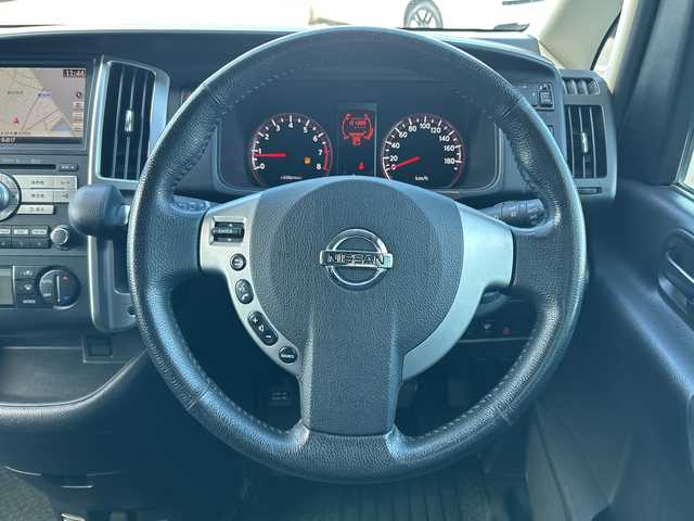 日産 セレナ ハイウェイスター VエアロセレHDD 群馬県 2010(平22)年 12.2万km ダイヤモンドシルバー 純正HDDナビ/（CD/DVD/AUX）/フルセグTV/バックカメラ/両側パワースライドドア/AC100V/スマートキー/電動格納ミラー/純正AW/HID/FOG/オートライト/保証書/取説/スペアキー