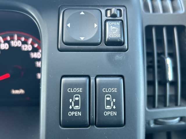 日産 セレナ ハイウェイスター VエアロセレHDD 群馬県 2010(平22)年 12.2万km ダイヤモンドシルバー 純正HDDナビ/（CD/DVD/AUX）/フルセグTV/バックカメラ/両側パワースライドドア/AC100V/スマートキー/電動格納ミラー/純正AW/HID/FOG/オートライト/保証書/取説/スペアキー