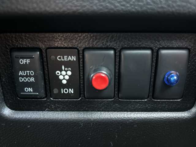 日産 セレナ ハイウェイスター VエアロセレHDD 群馬県 2010(平22)年 12.2万km ダイヤモンドシルバー 純正HDDナビ/（CD/DVD/AUX）/フルセグTV/バックカメラ/両側パワースライドドア/AC100V/スマートキー/電動格納ミラー/純正AW/HID/FOG/オートライト/保証書/取説/スペアキー