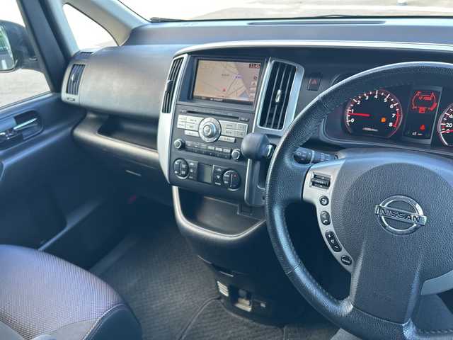 日産 セレナ ハイウェイスター VエアロセレHDD 群馬県 2010(平22)年 12.2万km ダイヤモンドシルバー 純正HDDナビ/（CD/DVD/AUX）/フルセグTV/バックカメラ/両側パワースライドドア/AC100V/スマートキー/電動格納ミラー/純正AW/HID/FOG/オートライト/保証書/取説/スペアキー