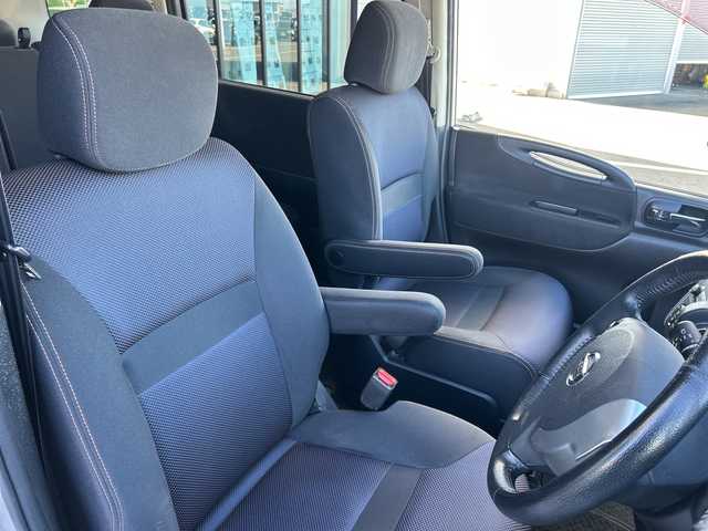 日産 セレナ ハイウェイスター VエアロセレHDD 群馬県 2010(平22)年 12.2万km ダイヤモンドシルバー 純正HDDナビ/（CD/DVD/AUX）/フルセグTV/バックカメラ/両側パワースライドドア/AC100V/スマートキー/電動格納ミラー/純正AW/HID/FOG/オートライト/保証書/取説/スペアキー