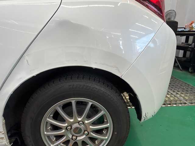 ホンダ フィット 13G FパックコンフォートED 宮城県 2016(平28)年 3.8万km プレミアムホワイトパールⅡ ワンオーナー/純正オーディオ/ヒートシーター/純正フロアマット/アイドリングストップ/ETC/プッシュスタート/保証書　記録簿　取扱説明書あり