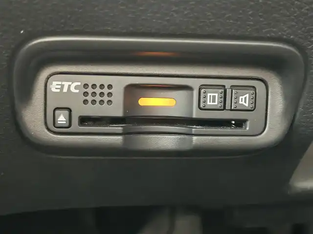 ホンダ ヴェゼル RS ホンダセンシング 佐賀県 2016(平28)年 7.3万km ホワイトオーキッドパール ワンオーナー/ホンダセンシング/レーダークルーズコントロール/純正9インチナビ/・バックカメラ/・フルセグTV/BT/CD/DVD/ハーフレザーシート/シートヒーター/純正18インチAW/革巻きステアリング/パドルシフト/電動パーキングスイッチ/LEDライト/フォグランプ/オートライト/ETC/電動格納ミラー/アイドリングストップ/ドアバイザー/スペアキー×1/取扱説明書/保証書