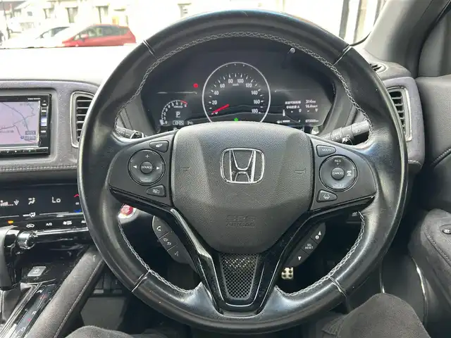 ホンダ ヴェゼル RS ホンダセンシング 佐賀県 2016(平28)年 7.3万km ホワイトオーキッドパール ワンオーナー/ホンダセンシング/レーダークルーズコントロール/純正9インチナビ/・バックカメラ/・フルセグTV/BT/CD/DVD/ハーフレザーシート/シートヒーター/純正18インチAW/革巻きステアリング/パドルシフト/電動パーキングスイッチ/LEDライト/フォグランプ/オートライト/ETC/電動格納ミラー/アイドリングストップ/ドアバイザー/スペアキー×1/取扱説明書/保証書