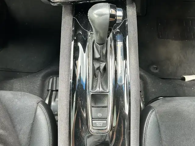 ホンダ ヴェゼル RS ホンダセンシング 佐賀県 2016(平28)年 7.3万km ホワイトオーキッドパール ワンオーナー/ホンダセンシング/レーダークルーズコントロール/純正9インチナビ/・バックカメラ/・フルセグTV/BT/CD/DVD/ハーフレザーシート/シートヒーター/純正18インチAW/革巻きステアリング/パドルシフト/電動パーキングスイッチ/LEDライト/フォグランプ/オートライト/ETC/電動格納ミラー/アイドリングストップ/ドアバイザー/スペアキー×1/取扱説明書/保証書