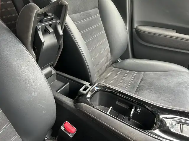 ホンダ ヴェゼル RS ホンダセンシング 佐賀県 2016(平28)年 7.3万km ホワイトオーキッドパール ワンオーナー/ホンダセンシング/レーダークルーズコントロール/純正9インチナビ/・バックカメラ/・フルセグTV/BT/CD/DVD/ハーフレザーシート/シートヒーター/純正18インチAW/革巻きステアリング/パドルシフト/電動パーキングスイッチ/LEDライト/フォグランプ/オートライト/ETC/電動格納ミラー/アイドリングストップ/ドアバイザー/スペアキー×1/取扱説明書/保証書