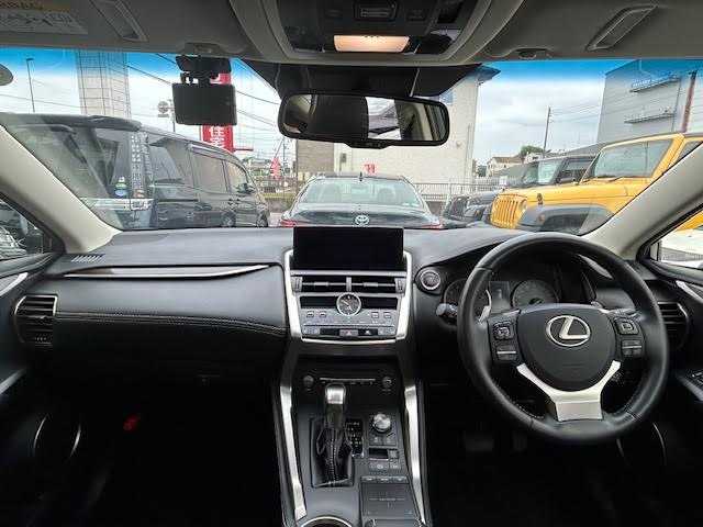 レクサス ＮＸ 300 バージョンL 埼玉県 2018(平30)年 3.3万km ソニッククォーツ Lexus Safety System+/・プリクラッシュセーフティシステム/・レーンディパーチャーアラート/・アダプティブハイビームシステム/・オートマチックハイビーム/・レーダークルーズコントロール/(全車速追従機能付)/パノラマルーフ/レザーシート/全席パワーシート(運転席メモリー付き)/全席シートヒーター(前席エアーシート)/ハンドルヒーター/前後クリアランスソナー/ブラインドスポットモニター/純正メモリナビ/Bluetooth/CD/SD/USB/AUX/フルセグTV/Miracast/フルセグTV/パノラミックビューモニター/バックカメラ/パドルシフト/前後ドライブレコーダー/ETC2.0/三眼LEDヘッドライト/保証書/取扱説明書/スペアキー