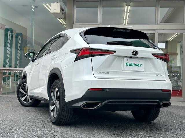レクサス ＮＸ 300 バージョンL 埼玉県 2018(平30)年 3.3万km ソニッククォーツ Lexus Safety System+/・プリクラッシュセーフティシステム/・レーンディパーチャーアラート/・アダプティブハイビームシステム/・オートマチックハイビーム/・レーダークルーズコントロール/(全車速追従機能付)/パノラマルーフ/レザーシート/全席パワーシート(運転席メモリー付き)/全席シートヒーター(前席エアーシート)/ハンドルヒーター/前後クリアランスソナー/ブラインドスポットモニター/純正メモリナビ/Bluetooth/CD/SD/USB/AUX/フルセグTV/Miracast/フルセグTV/パノラミックビューモニター/バックカメラ/パドルシフト/前後ドライブレコーダー/ETC2.0/三眼LEDヘッドライト/保証書/取扱説明書/スペアキー