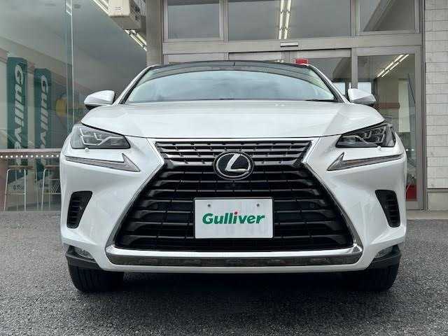 レクサス ＮＸ 300 バージョンL 埼玉県 2018(平30)年 3.3万km ソニッククォーツ Lexus Safety System+/・プリクラッシュセーフティシステム/・レーンディパーチャーアラート/・アダプティブハイビームシステム/・オートマチックハイビーム/・レーダークルーズコントロール/(全車速追従機能付)/パノラマルーフ/レザーシート/全席パワーシート(運転席メモリー付き)/全席シートヒーター(前席エアーシート)/ハンドルヒーター/前後クリアランスソナー/ブラインドスポットモニター/純正メモリナビ/Bluetooth/CD/SD/USB/AUX/フルセグTV/Miracast/フルセグTV/パノラミックビューモニター/バックカメラ/パドルシフト/前後ドライブレコーダー/ETC2.0/三眼LEDヘッドライト/保証書/取扱説明書/スペアキー