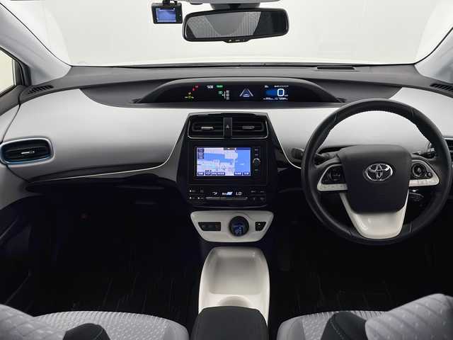 トヨタ プリウス A 宮崎県 2016(平28)年 6.2万km ホワイトパールクリスタルシャイン Toyota Safety Sense/〇プリクラシュセーフティ/〇レーンディパーチャーアラート/〇ブラインドスポットモニター/〇レーダークルーズコントロール/〇オートマチックハイビーム/〇パーキングアシスト/〇クリアランスソナー/純正7インチSDナビ/フルセグTV/CD/DVD/Bluetooth/バックカメラ/ヘッドライトアップディスプレイ/ビルトインETC/LEDヘッドライト/ドライブレコーダー/スマートキー×２/取扱説明書