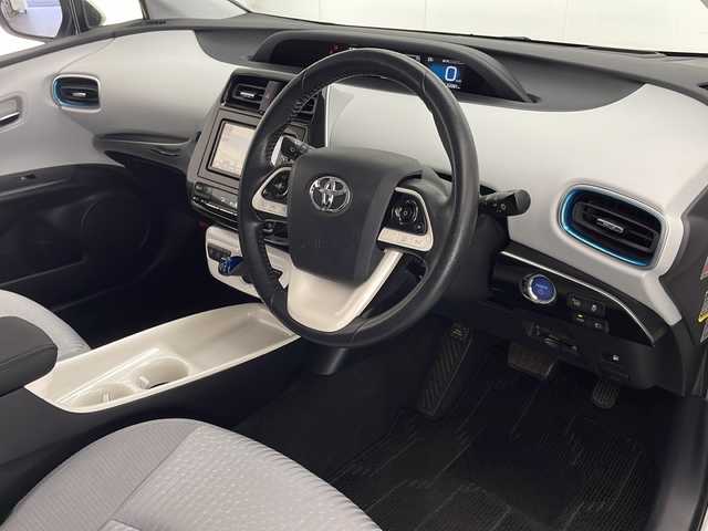 トヨタ プリウス A 宮崎県 2016(平28)年 6.2万km ホワイトパールクリスタルシャイン Toyota Safety Sense/〇プリクラシュセーフティ/〇レーンディパーチャーアラート/〇ブラインドスポットモニター/〇レーダークルーズコントロール/〇オートマチックハイビーム/〇パーキングアシスト/〇クリアランスソナー/純正7インチSDナビ/フルセグTV/CD/DVD/Bluetooth/バックカメラ/ヘッドライトアップディスプレイ/ビルトインETC/LEDヘッドライト/ドライブレコーダー/スマートキー×２/取扱説明書