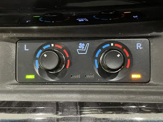 トヨタ アルファードハイブリット SR 宮城県 2019(令1)年 5.1万km ダークレッドマイカメタリック 4WD/ツインムーンルーフ/JBLサウンドシステム/後席モニター/デジタルインナーミラー/トヨタセーフティセンス/・プリクラッシュセーフティ/・レーントレーシングアシスト/・レーダークルーズコントロール/・ロードサインアシスト/・オートマチックハイビーム/純正ナビ/・アラウンドビューモニター/・Bluetooth/CD/・フルセグTV/・USB入力端子/ブラインドスポットモニター/前後コーナーセンサー/リヤクロストラフィックアラート/オートブレーキホールド/電子パーキング/前後ドライブレコーダー/LED2.0/電動リアゲート/革巻きステアリングウッドコンビ/レザーシート/・シートメモリー(運転席)/・シートベンチレーション(運転席・助手席)/・シートヒーター（運転席/助手席）/・オットマン（助手席・2列目）/AC100V充電/LEDヘッドライト/・オートライト/・フォグランプ/純正アルミホイール/純正フロアマット