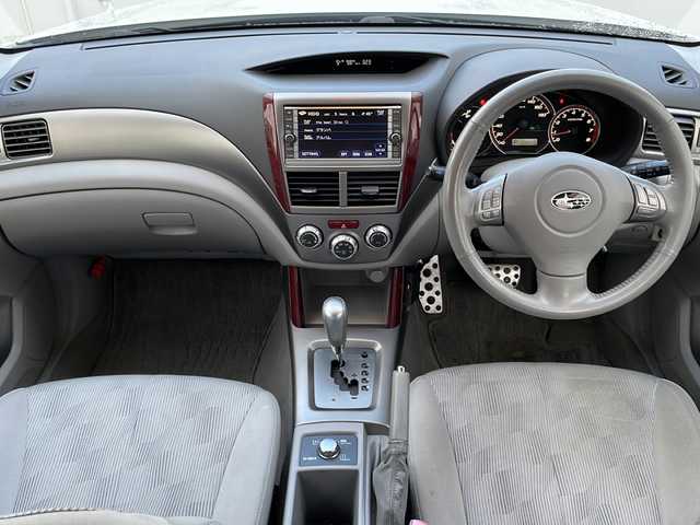 スバル フォレスター 2．0XT プラチナセレクション 岩手県 2008(平20)年 15.6万km サテンホワイトパール サンルーフ　エンジンスターター　純正ＨＤＤナビ　バックカメラ　ＣＤ／ＤＶＤ再生　ＥＴＣ　運転席パワーシート　シートヒーター　ＨＩＤヘッドライト　ドアバイザー　スマートキー　フロントフォグ　１８ＡＷ