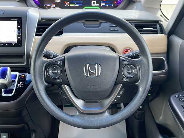 ホンダ フリード ハイブリット G ホンダセンシング 山形県 2018(平30)年 8.6万km ブルーホライゾンM 禁煙車/ホンダセンシング/・衝突軽減ブレーキ（ＣＭＢＳ）/・路外逸脱抑制機能/・先行車発進お知らせ機能/・アダプティブクルーズコントロール（ＡＣＣ）/・レーンキープアシスト（ＬＫＡＳ）/・標識認識機能/車両接近通報装置/両側パワースライドドア/純正ナビ(ＡＭ/FM/TV/BT)/純正ドライブレコーダー/ビルトインＥＴＣ/横滑り防止装置/ワイパーデアイサー