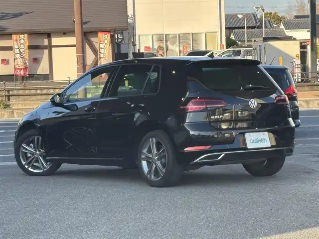 フォルクスワーゲン ゴルフ TSI ハイライン マイスター 奈良県 2020(令2)年 6.8万km ディープブラックパールエフェクト 1オーナー/純正メーカーナビ/BT/CD/USB/DVD/SD/TV/AUX//ブラインドスポットモニター/テレビキャンセラー/レーンキープアシスト/コーナーセンサー/レーダークルコン/リアトラフィックアラート/ETC2.0/バックカメラ/パーキングアシスト/ステアリングスイッチ/パワーシート/レザーシート/シートヒーター/メモリーシート/MTモード付AT/プッシュスタート/オートLEDライト/保証書・取説・スペアキー