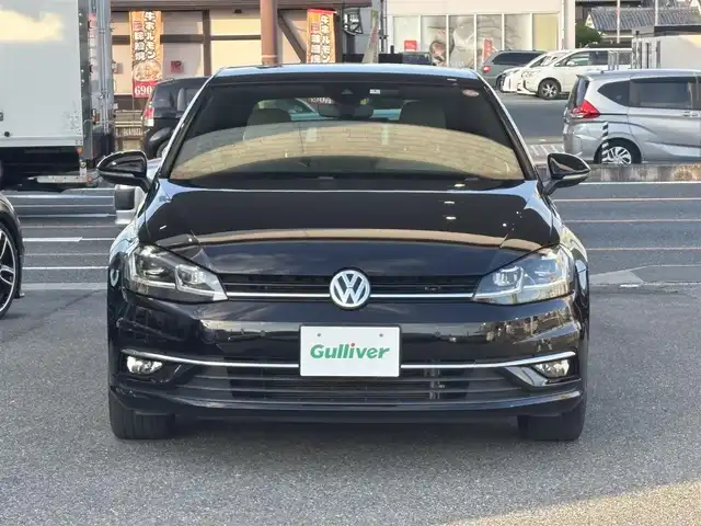 フォルクスワーゲン ゴルフ TSI ハイライン マイスター 奈良県 2020(令2)年 6.8万km ディープブラックパールエフェクト 1オーナー/純正メーカーナビ/BT/CD/USB/DVD/SD/TV/AUX//ブラインドスポットモニター/テレビキャンセラー/レーンキープアシスト/コーナーセンサー/レーダークルコン/リアトラフィックアラート/ETC2.0/バックカメラ/パーキングアシスト/ステアリングスイッチ/パワーシート/レザーシート/シートヒーター/メモリーシート/MTモード付AT/プッシュスタート/オートLEDライト/保証書・取説・スペアキー