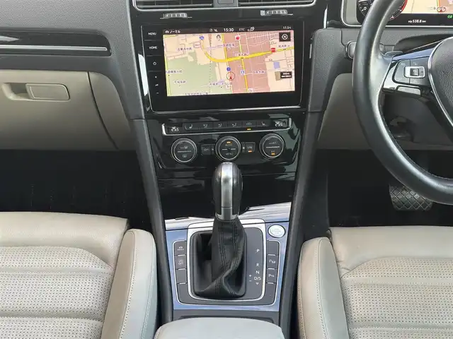 フォルクスワーゲン ゴルフ TSI ハイライン マイスター 奈良県 2020(令2)年 6.8万km ディープブラックパールエフェクト 1オーナー/純正メーカーナビ/BT/CD/USB/DVD/SD/TV/AUX//ブラインドスポットモニター/テレビキャンセラー/レーンキープアシスト/コーナーセンサー/レーダークルコン/リアトラフィックアラート/ETC2.0/バックカメラ/パーキングアシスト/ステアリングスイッチ/パワーシート/レザーシート/シートヒーター/メモリーシート/MTモード付AT/プッシュスタート/オートLEDライト/保証書・取説・スペアキー