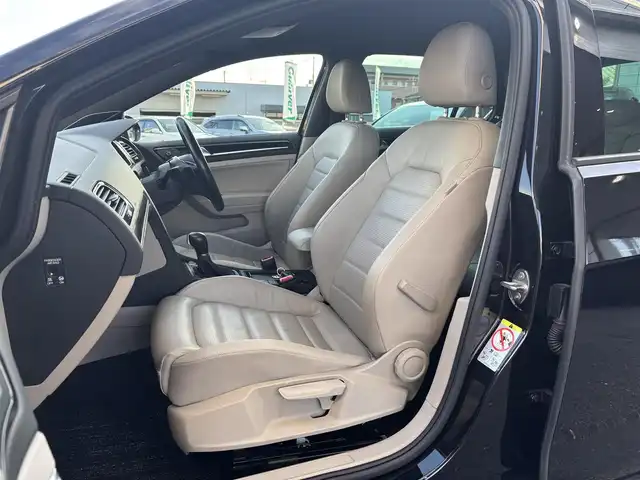 フォルクスワーゲン ゴルフ TSI ハイライン マイスター 奈良県 2020(令2)年 6.8万km ディープブラックパールエフェクト 1オーナー/純正メーカーナビ/BT/CD/USB/DVD/SD/TV/AUX//ブラインドスポットモニター/テレビキャンセラー/レーンキープアシスト/コーナーセンサー/レーダークルコン/リアトラフィックアラート/ETC2.0/バックカメラ/パーキングアシスト/ステアリングスイッチ/パワーシート/レザーシート/シートヒーター/メモリーシート/MTモード付AT/プッシュスタート/オートLEDライト/保証書・取説・スペアキー