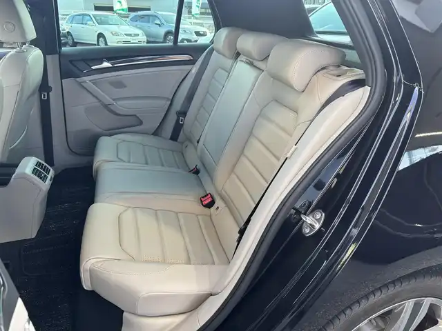 フォルクスワーゲン ゴルフ TSI ハイライン マイスター 奈良県 2020(令2)年 6.8万km ディープブラックパールエフェクト 1オーナー/純正メーカーナビ/BT/CD/USB/DVD/SD/TV/AUX//ブラインドスポットモニター/テレビキャンセラー/レーンキープアシスト/コーナーセンサー/レーダークルコン/リアトラフィックアラート/ETC2.0/バックカメラ/パーキングアシスト/ステアリングスイッチ/パワーシート/レザーシート/シートヒーター/メモリーシート/MTモード付AT/プッシュスタート/オートLEDライト/保証書・取説・スペアキー