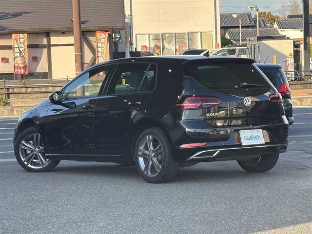 フォルクスワーゲン ゴルフ TSI ハイライン マイスター 奈良県 2020(令2)年 6.8万km ディープブラックパールエフェクト 1オーナー/純正メーカーナビ/BT/CD/USB/DVD/SD/TV/AUX//ブラインドスポットモニター/テレビキャンセラー/レーンキープアシスト/コーナーセンサー/レーダークルコン/リアトラフィックアラート/ETC2.0/バックカメラ/パーキングアシスト/ステアリングスイッチ/パワーシート/レザーシート/シートヒーター/メモリーシート/MTモード付AT/プッシュスタート/オートLEDライト/保証書・取説・スペアキー
