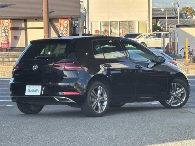 フォルクスワーゲン ゴルフ TSI ハイライン マイスター 奈良県 2020(令2)年 6.8万km ディープブラックパールエフェクト 1オーナー/純正メーカーナビ/BT/CD/USB/DVD/SD/TV/AUX//ブラインドスポットモニター/テレビキャンセラー/レーンキープアシスト/コーナーセンサー/レーダークルコン/リアトラフィックアラート/ETC2.0/バックカメラ/パーキングアシスト/ステアリングスイッチ/パワーシート/レザーシート/シートヒーター/メモリーシート/MTモード付AT/プッシュスタート/オートLEDライト/保証書・取説・スペアキー